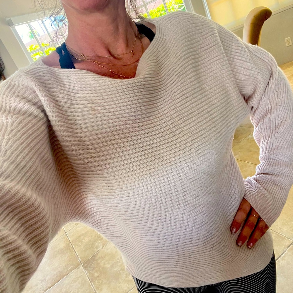 INTERMIX Woman’s Sweater 🌵small